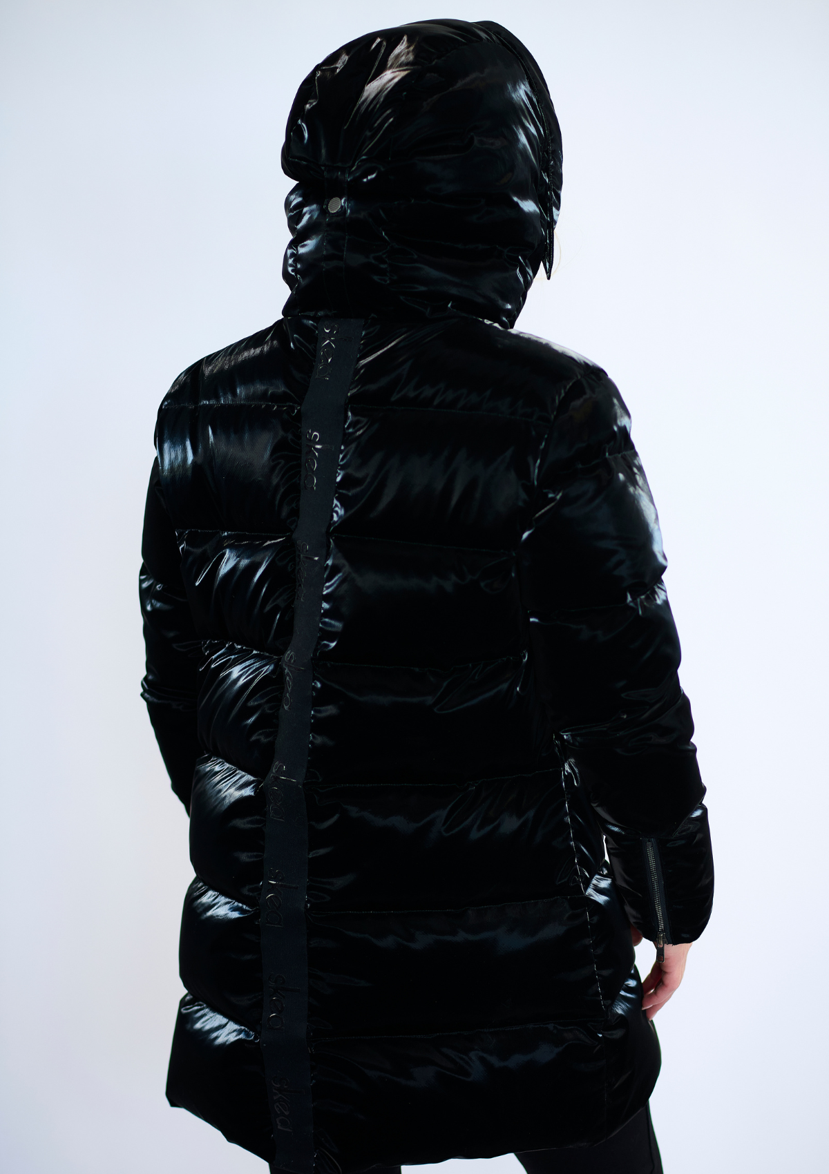 ski jackets, ski pants, luxury skiwear, ski apparel, ski fashion, fur ski apparel, fur trim, Taylor Ultra-Puffy Long Coat, Skea Limited, Skea Limited - Skea Limited