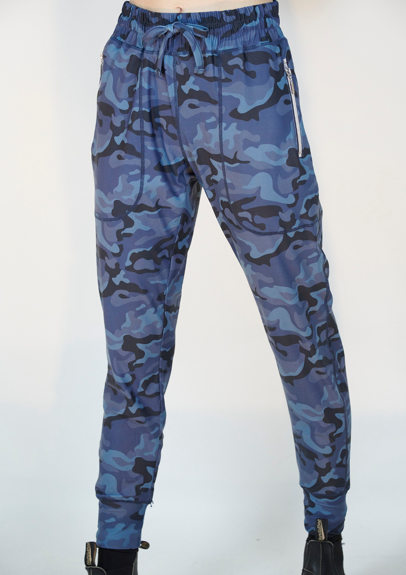 ski jackets, ski pants, luxury skiwear, ski apparel, ski fashion, fur ski apparel, fur trim, Julie Jogger, Skea Limited, Skea Limited - Skea Limited