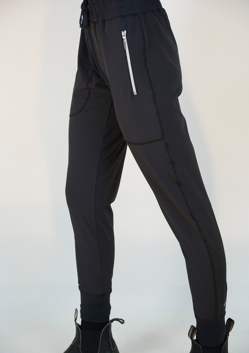 ski jackets, ski pants, luxury skiwear, ski apparel, ski fashion, fur ski apparel, fur trim, Julie Jogger, Skea Limited, Skea Limited - Skea Limited