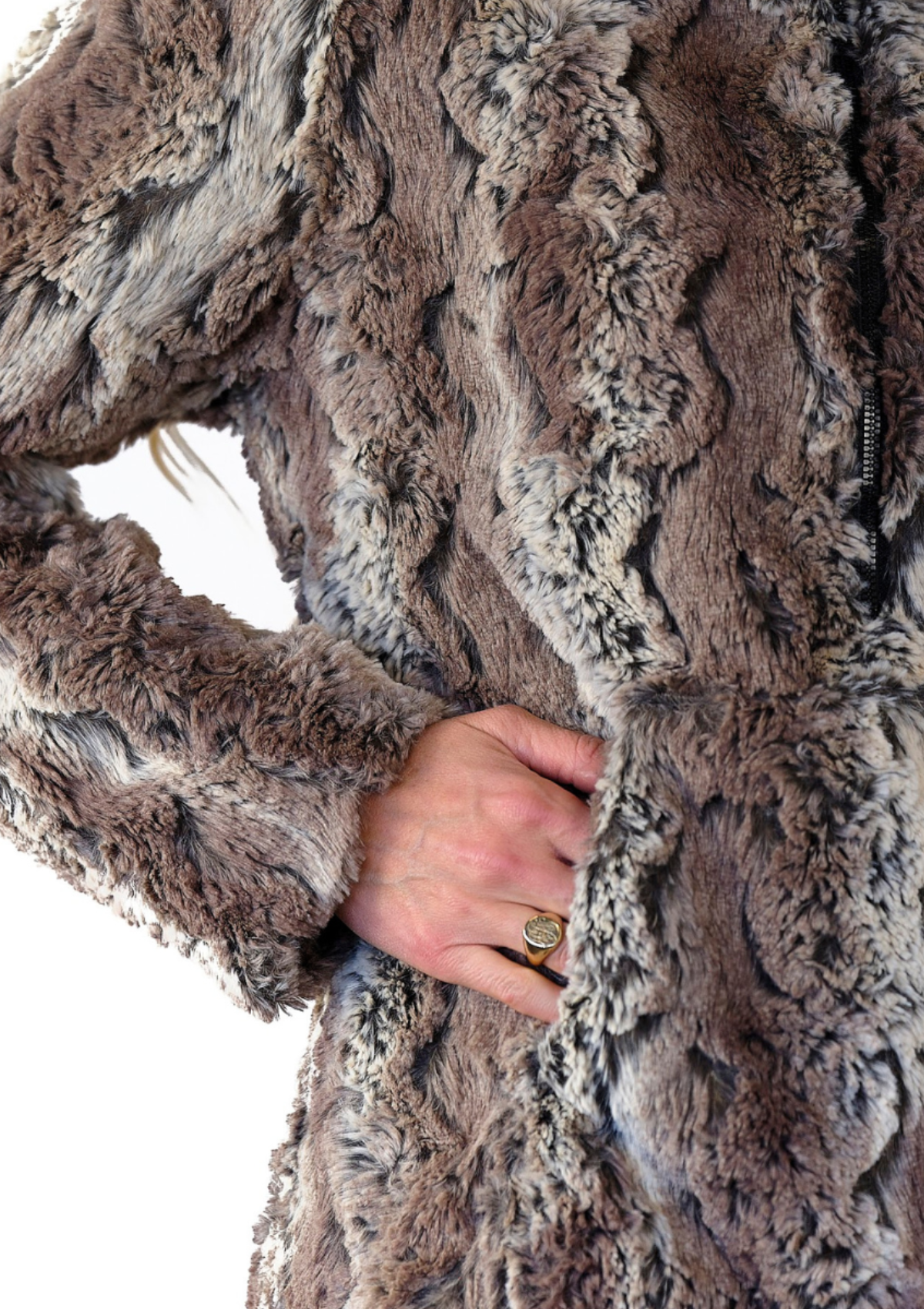 ski jackets, ski pants, luxury skiwear, ski apparel, ski fashion, fur ski apparel, fur trim, Jamie Faux Fur Pullover, Skea Limited, Skea Limited - Skea Limited