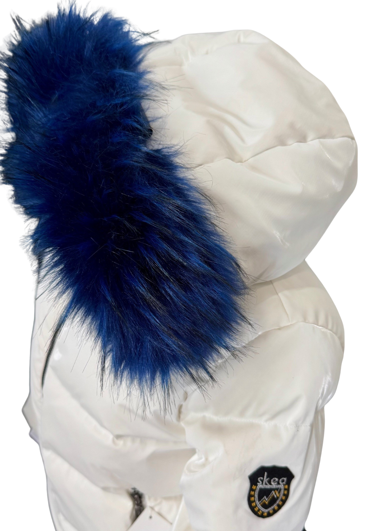 ski jackets, ski pants, luxury skiwear, ski apparel, ski fashion, fur ski apparel, fur trim, Faux Fur Trim, Skea Limited, Skea Limited - Skea Limited